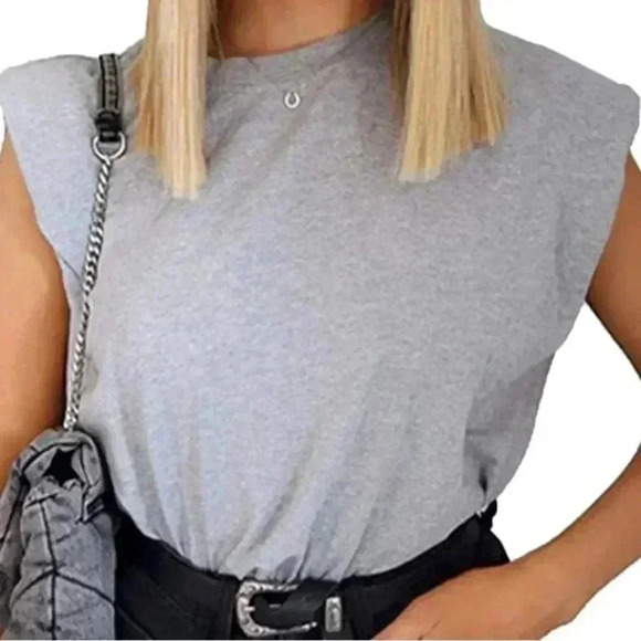 Maison Stella et Suzie | Padded Muscle Tee in Light Gray (M) - Picture 2 of 10